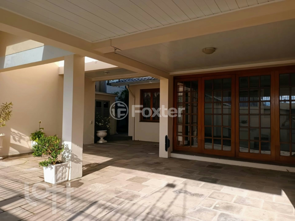 Casa à venda com 3 quartos, 291m² - Foto 3