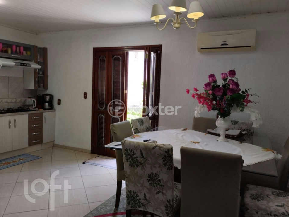 Casa à venda com 2 quartos, 100m² - Foto 2