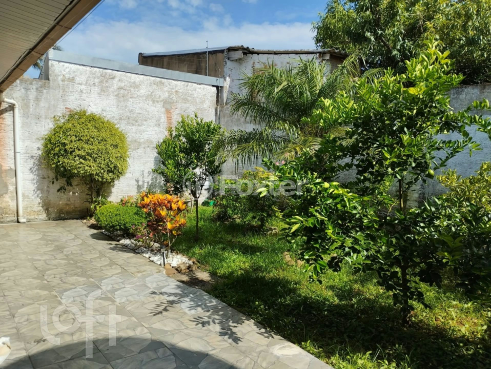 Casa à venda com 2 quartos, 100m² - Foto 1
