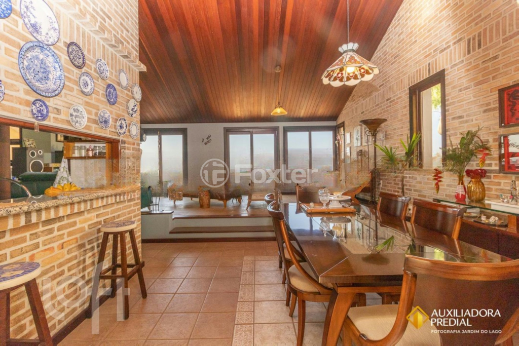 Casa de Condomínio à venda com 3 quartos, 240m² - Foto 4