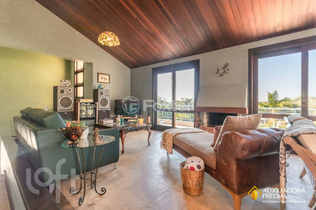 Casa de Condomínio à venda com 3 quartos, 240m² - Foto 3