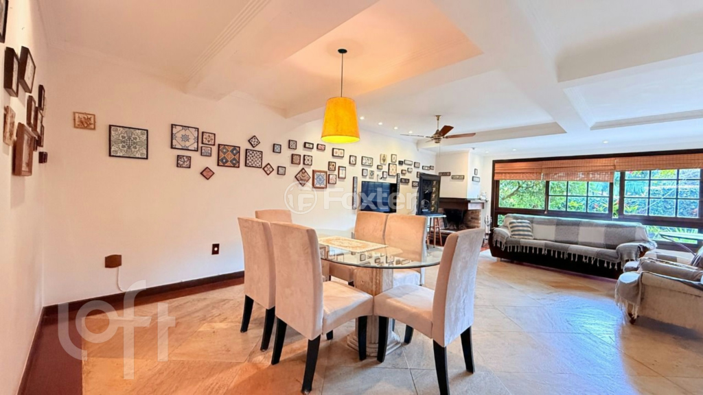 Casa de Condomínio à venda com 3 quartos, 331m² - Foto 2