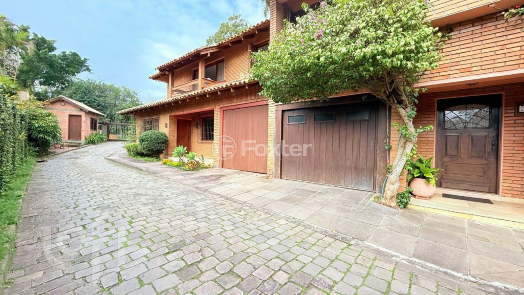 Casa de Condomínio à venda com 3 quartos, 331m² - Foto 1