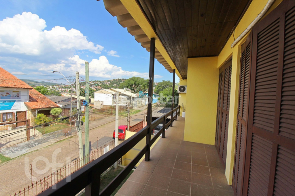Casa à venda com 3 quartos, 246m² - Foto 3