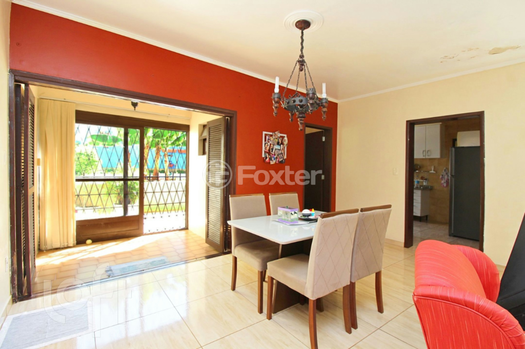 Casa à venda com 3 quartos, 246m² - Foto 2