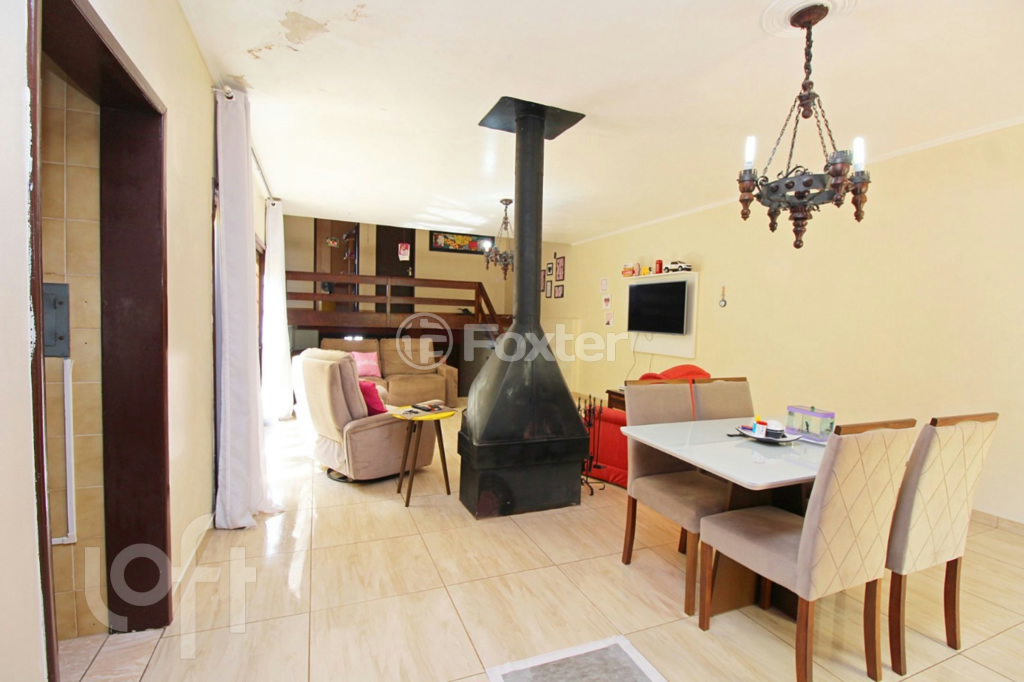 Casa à venda com 3 quartos, 246m² - Foto 1