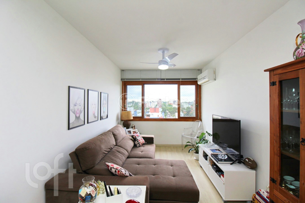 Apartamento à venda com 2 quartos, 70m² - Foto 2