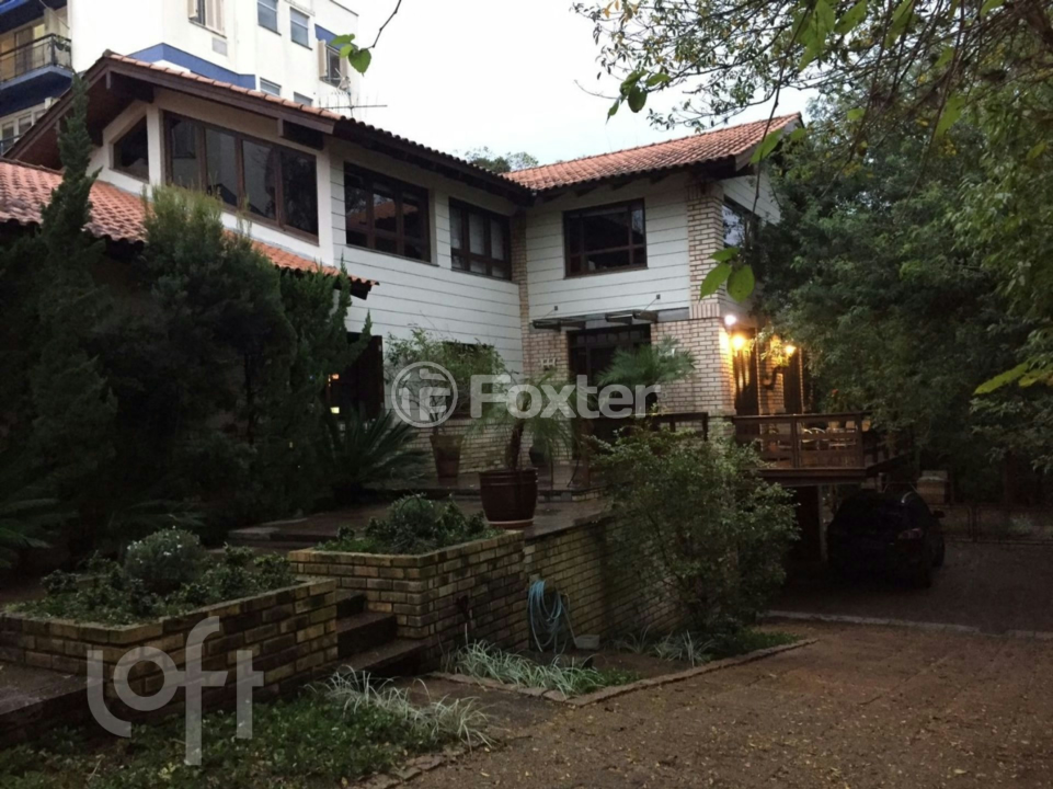 Casa à venda com 4 quartos, 380m² - Foto 2