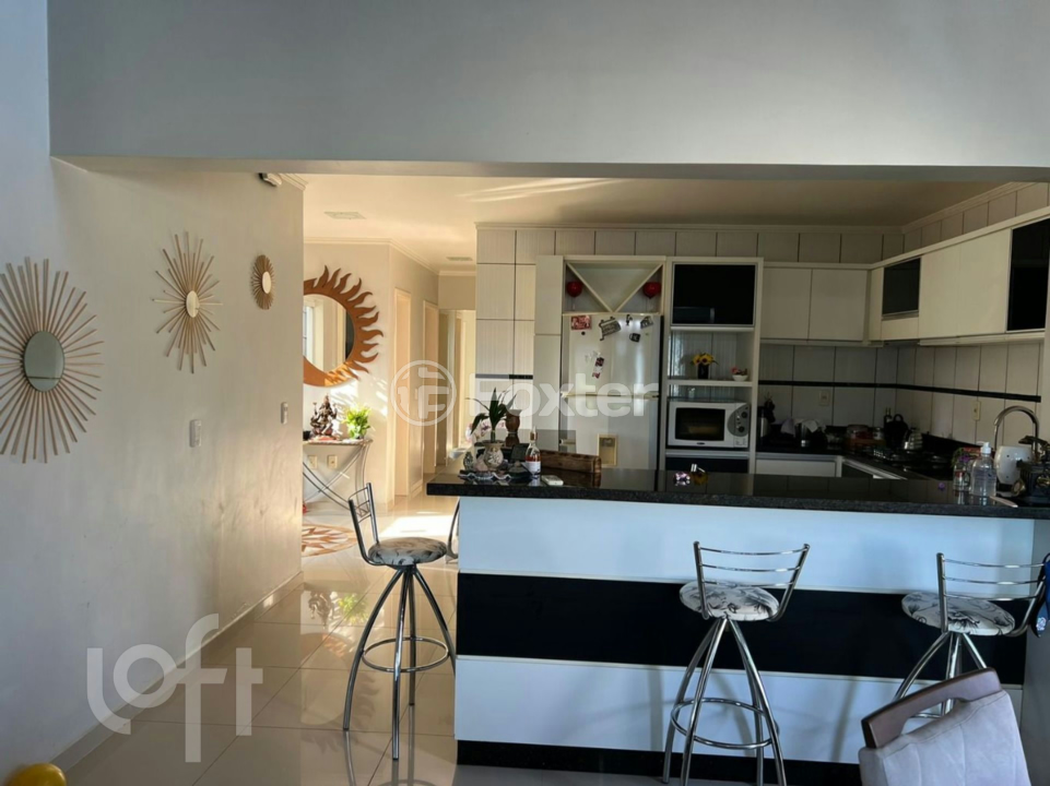 Casa à venda com 3 quartos, 174m² - Foto 8