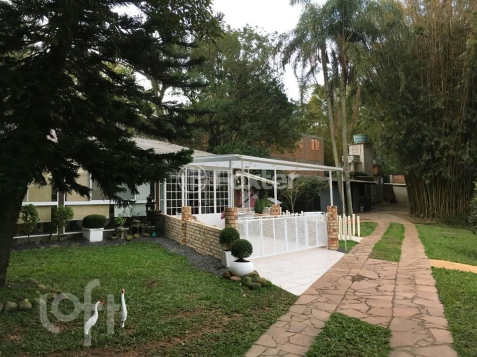 Casa à venda com 3 quartos, 1000m² - Foto 1