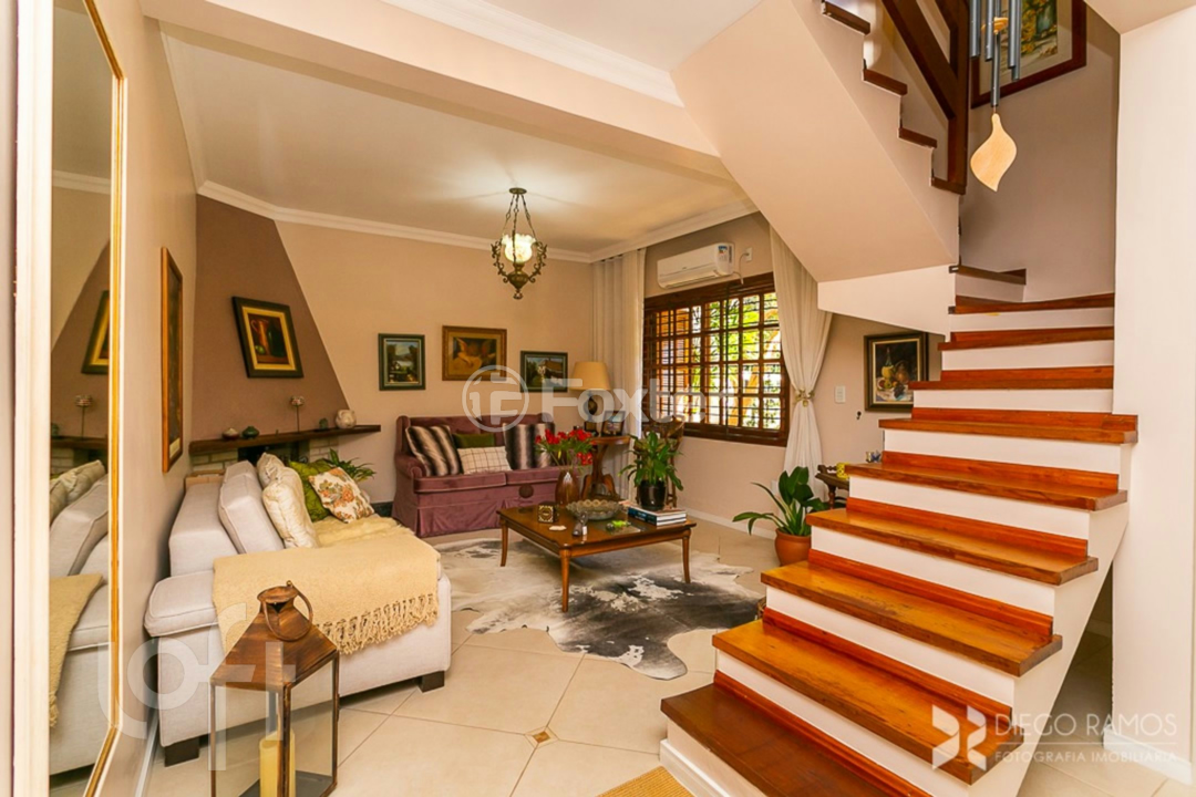 Casa à venda com 3 quartos, 159m² - Foto 1