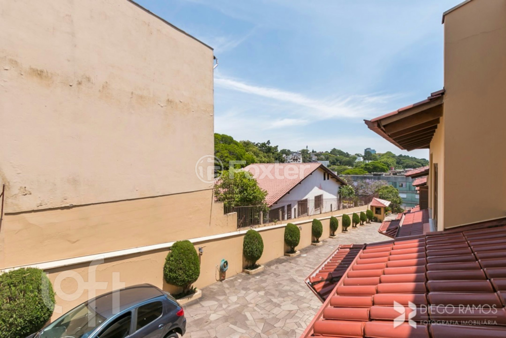 Casa de Condomínio à venda com 3 quartos, 243m² - Foto 3