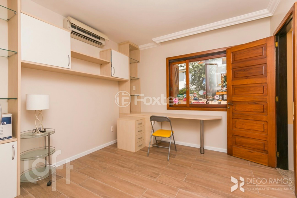 Casa de Condomínio à venda com 3 quartos, 243m² - Foto 9