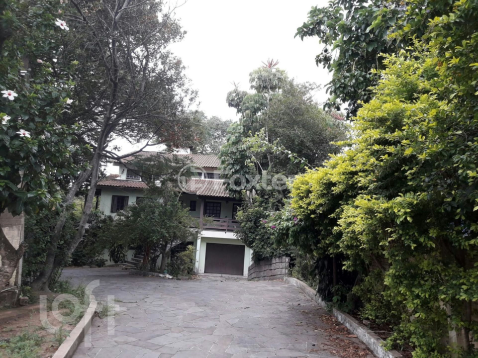 Casa à venda com 6 quartos, 375m² - Foto 1