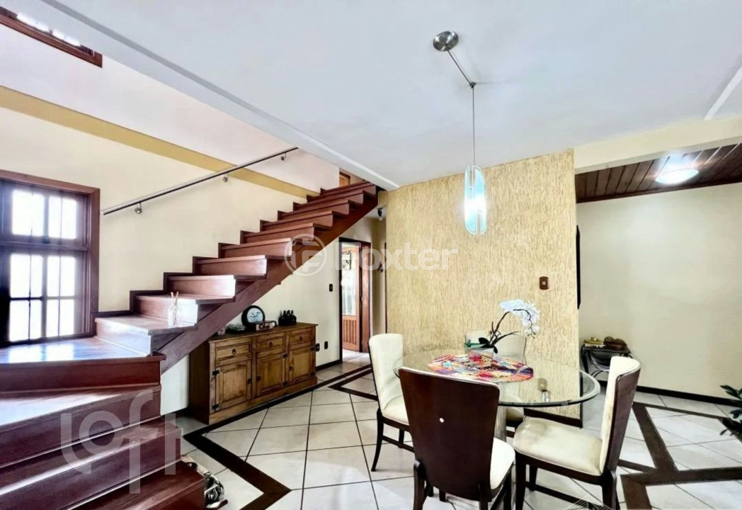 Casa à venda com 3 quartos, 213m² - Foto 2