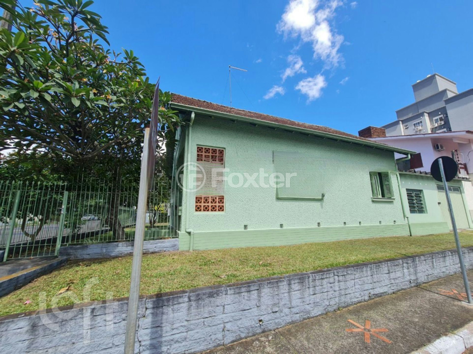 Casa à venda com 3 quartos, 92m² - Foto 1