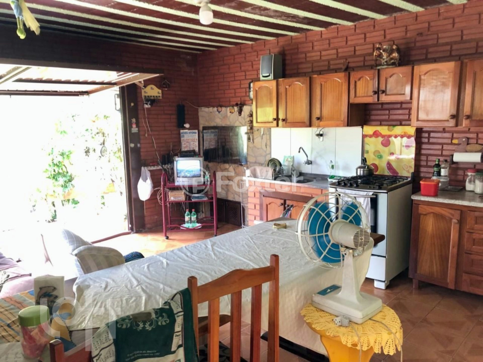 Casa à venda com 4 quartos, 200m² - Foto 2