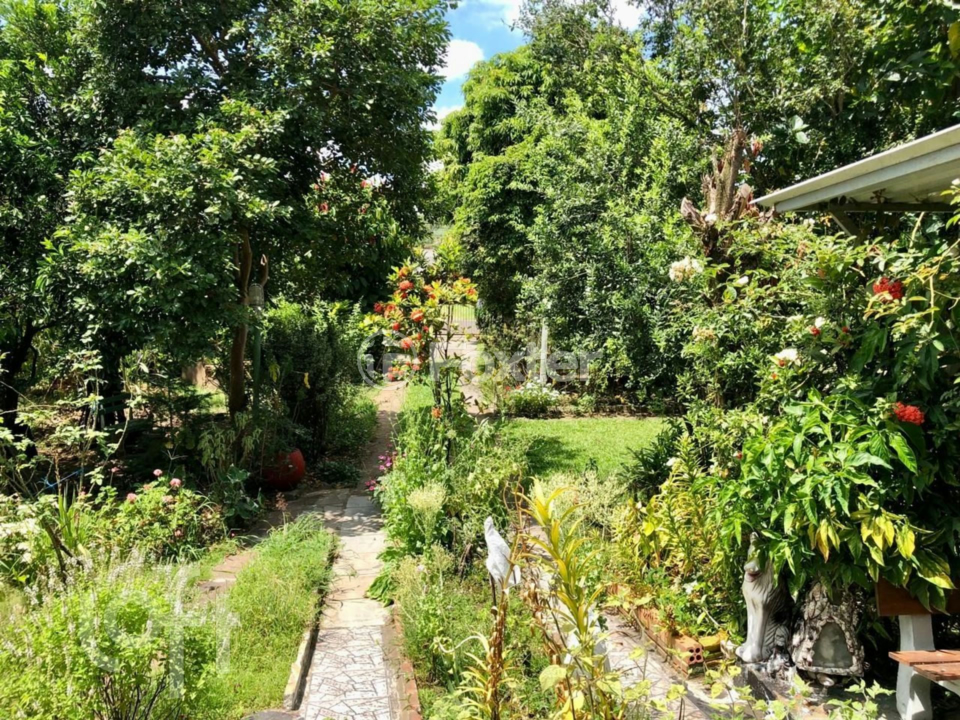 Casa à venda com 4 quartos, 200m² - Foto 1