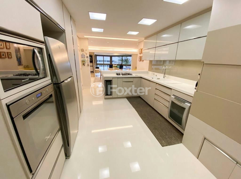 Apartamento à venda com 3 quartos, 218m² - Foto 10