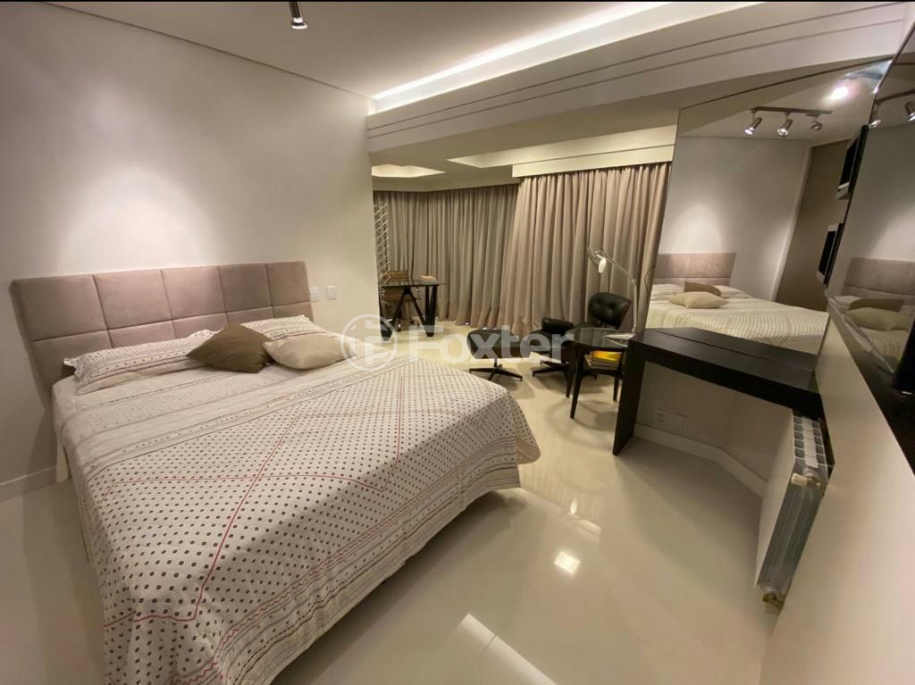 Apartamento à venda com 3 quartos, 218m² - Foto 4