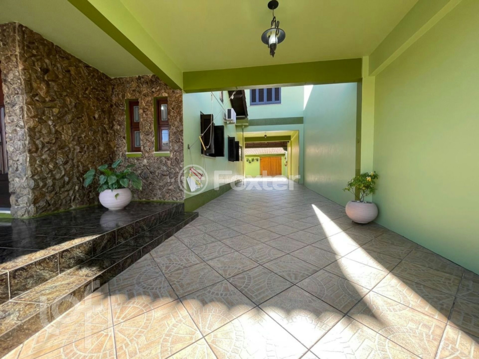 Casa à venda com 3 quartos, 183m² - Foto 1