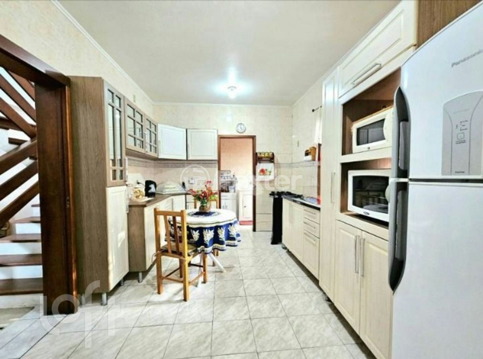 Casa à venda com 3 quartos, 250m² - Foto 2