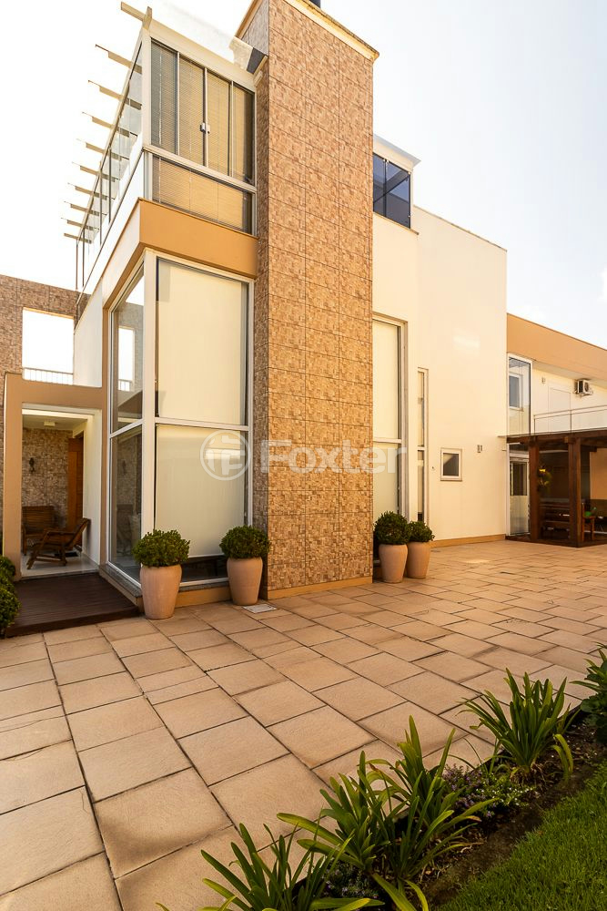 Casa de Condomínio à venda com 4 quartos, 300m² - Foto 2