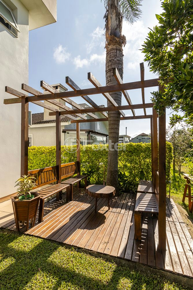 Casa de Condomínio à venda com 4 quartos, 300m² - Foto 3
