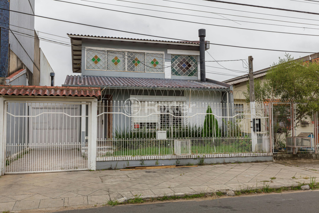 Casa à venda com 3 quartos, 240m² - Foto 1