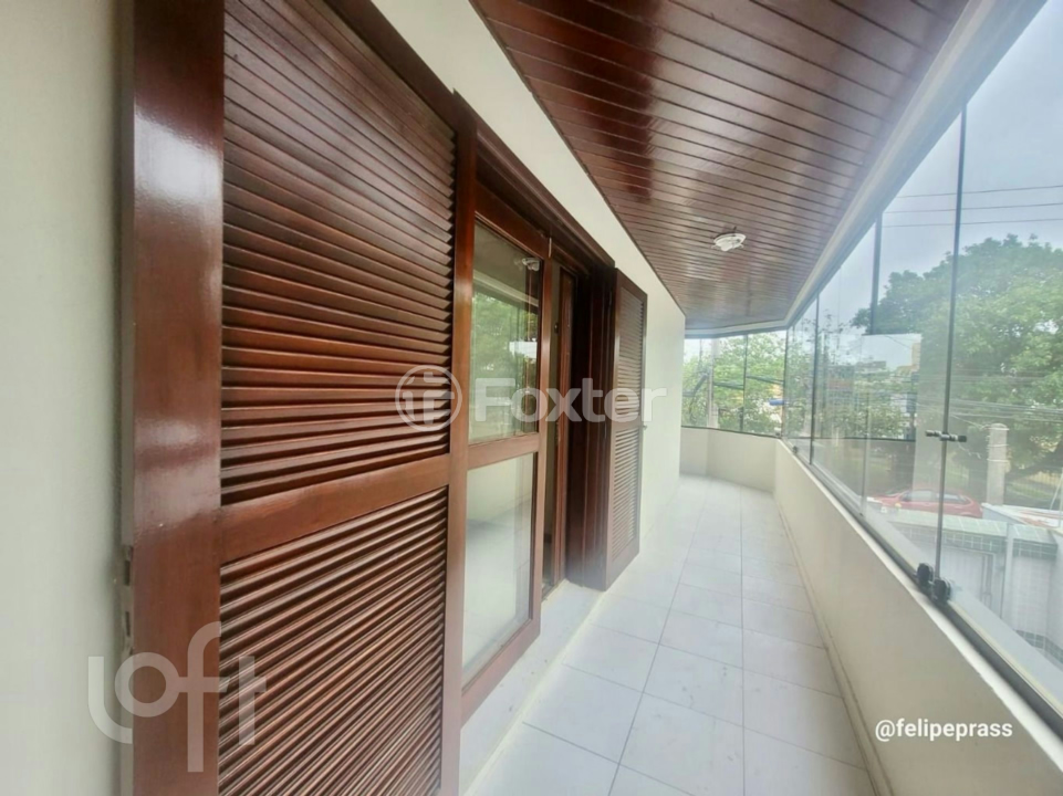 Apartamento à venda com 3 quartos, 142m² - Foto 2