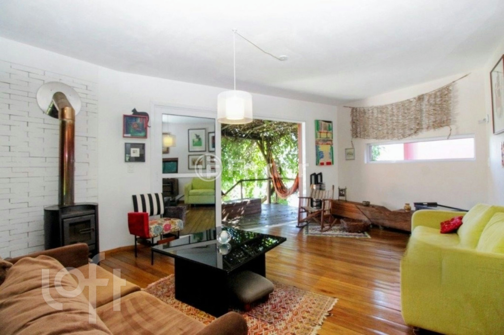Casa à venda com 3 quartos, 193m² - Foto 1