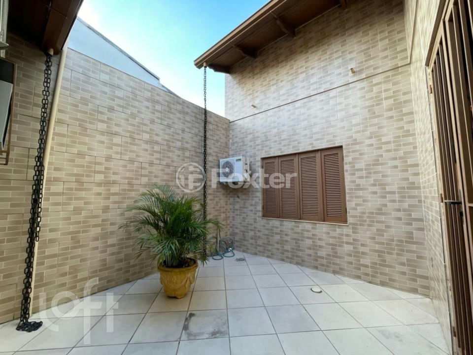 Casa à venda com 3 quartos, 194m² - Foto 1