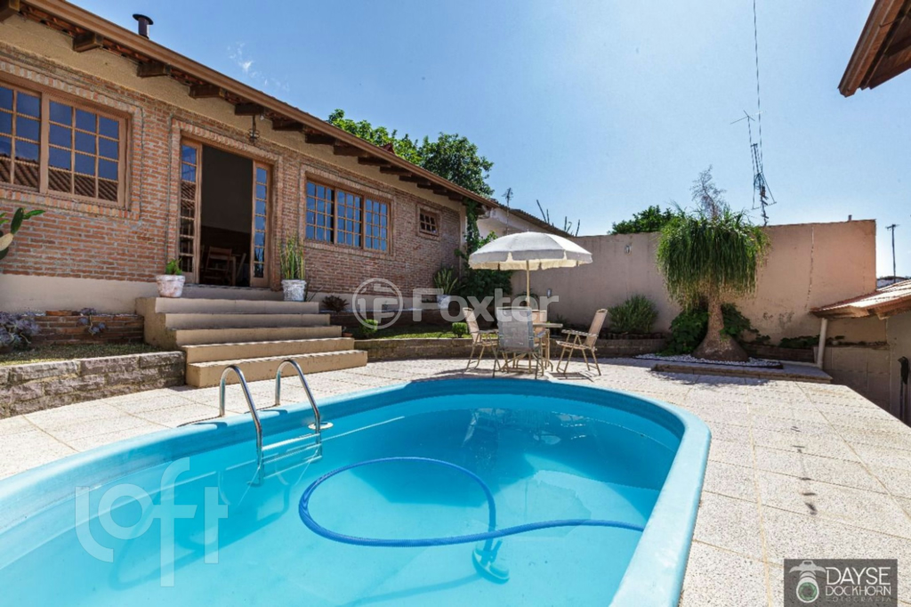 Casa à venda com 3 quartos, 205m² - Foto 1