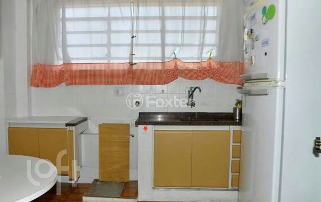 Apartamento à venda com 3 quartos, 136m² - Foto 2