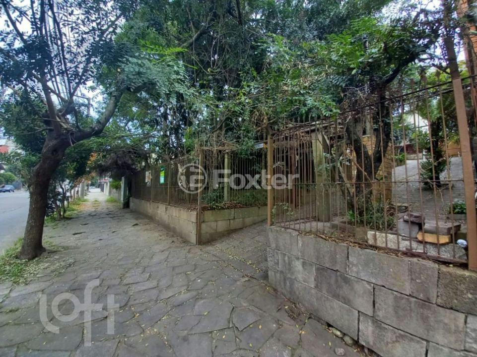 Casa à venda com 4 quartos, 237m² - Foto 1