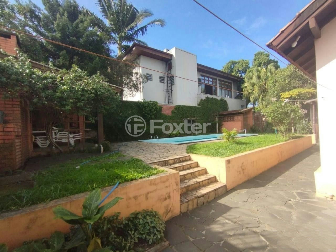 Casa à venda com 3 quartos, 142m² - Foto 1