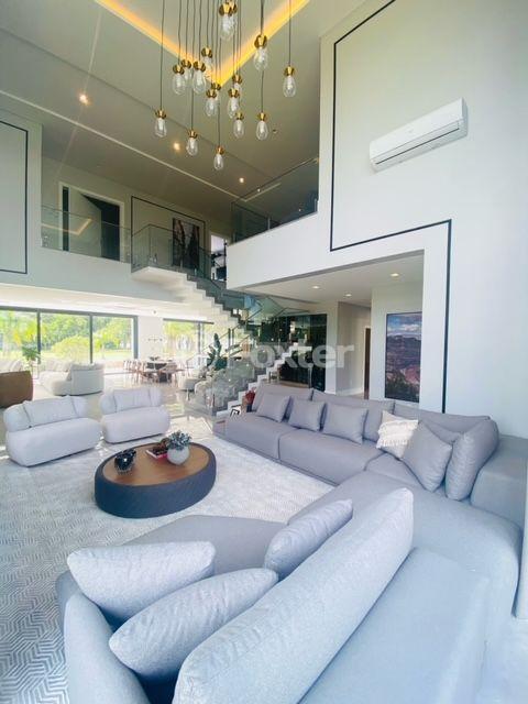 Casa de Condomínio à venda com 6 quartos, 589m² - Foto 6
