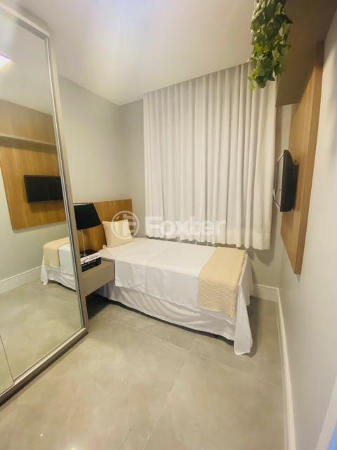 Casa de Condomínio à venda com 6 quartos, 589m² - Foto 4