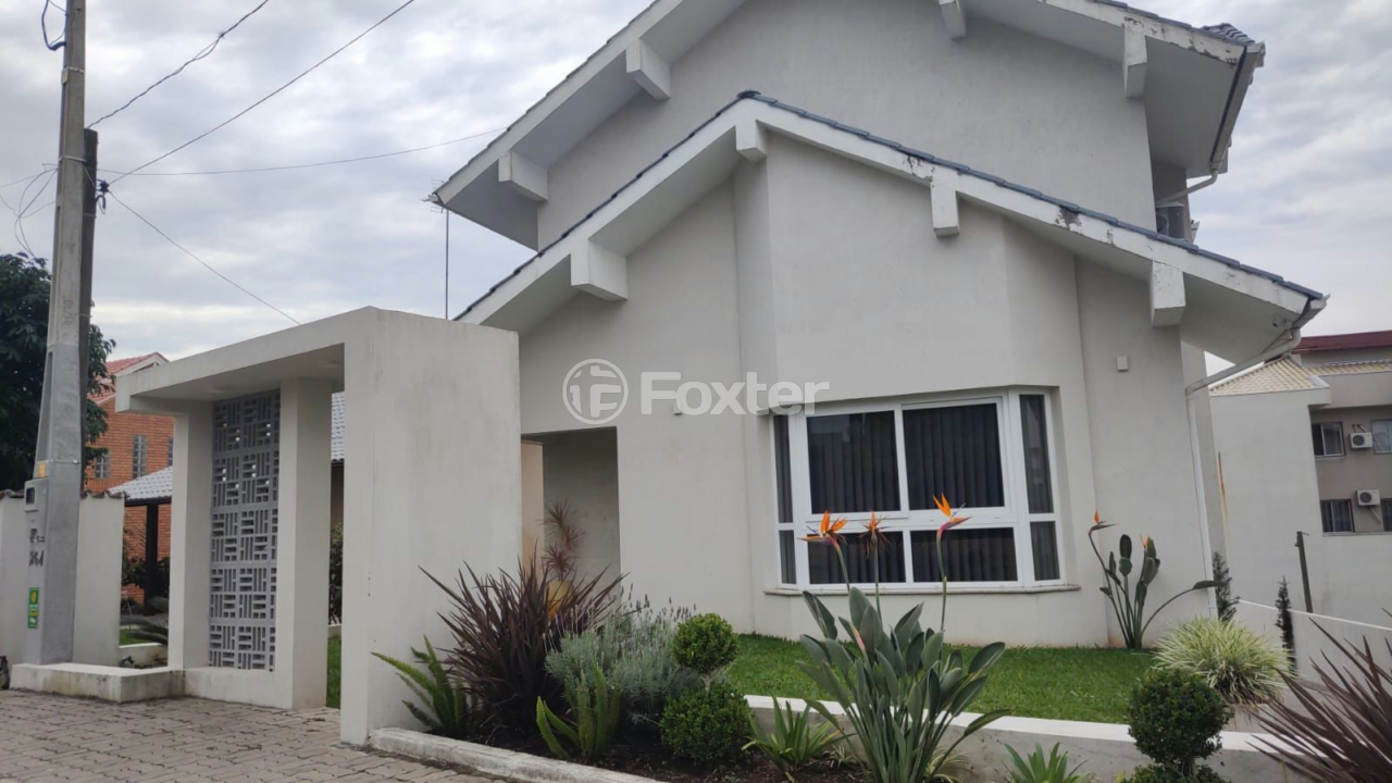 Casa à venda com 4 quartos, 275m² - Foto 1