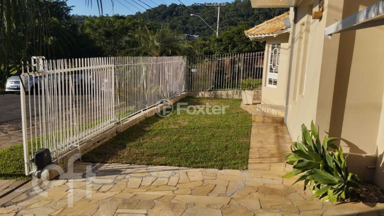 Casa à venda com 3 quartos, 151m² - Foto 2