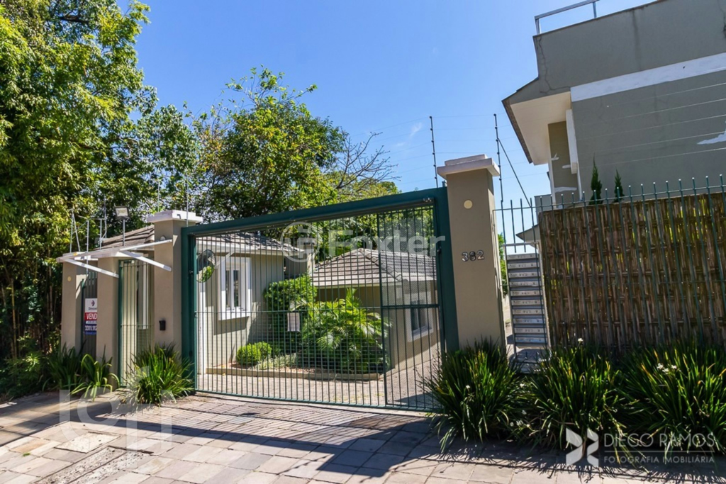 Casa de Condomínio à venda com 4 quartos, 239m² - Foto 1