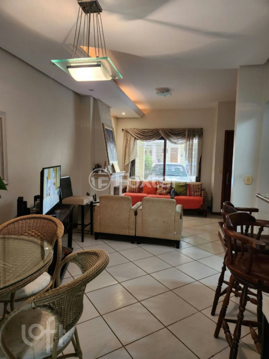 Casa de Condomínio à venda com 3 quartos, 192m² - Foto 1