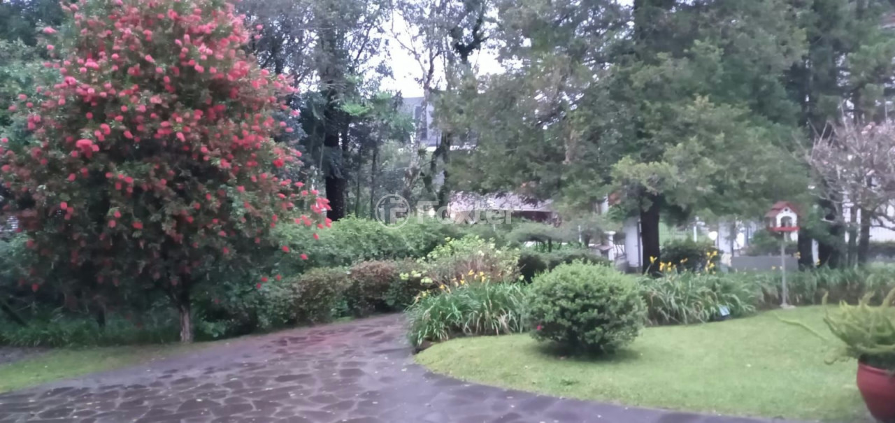 Casa à venda com 3 quartos, 358m² - Foto 1