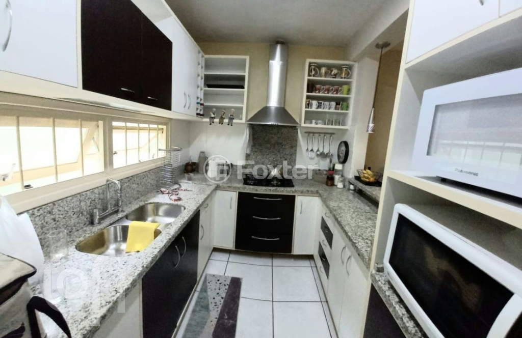 Casa à venda com 3 quartos, 205m² - Foto 2