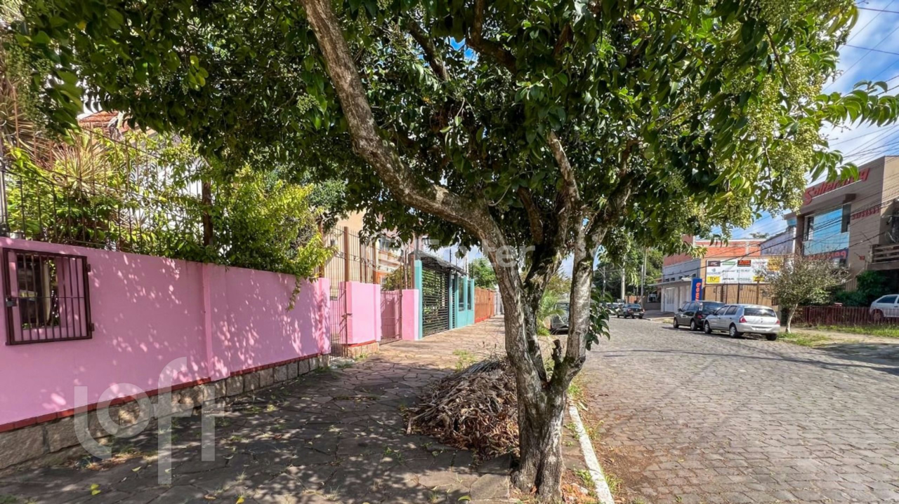 Casa à venda com 2 quartos, 100m² - Foto 1