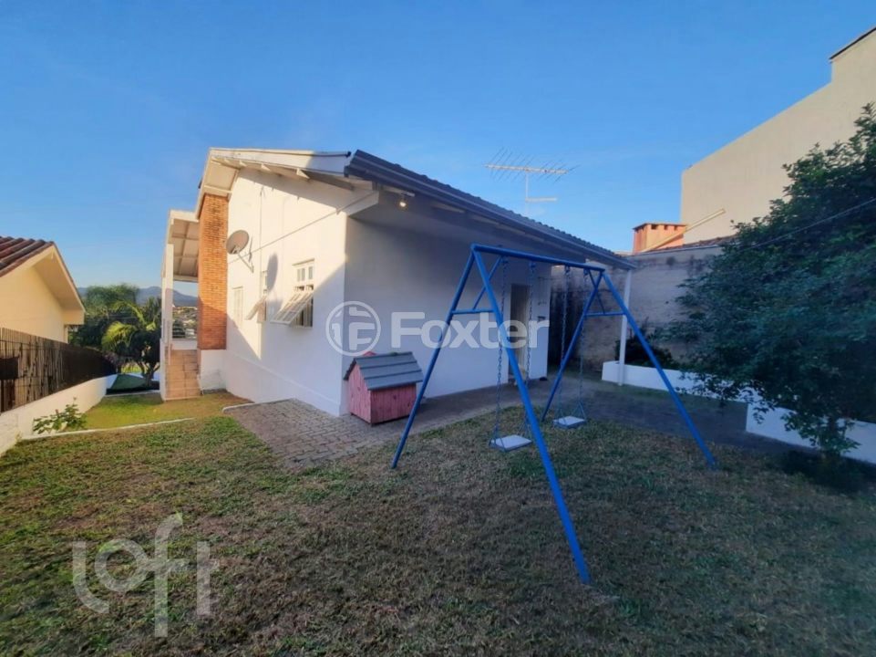 Casa à venda com 3 quartos, 176m² - Foto 1