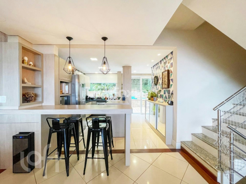 Casa de Condomínio à venda com 4 quartos, 219m² - Foto 2