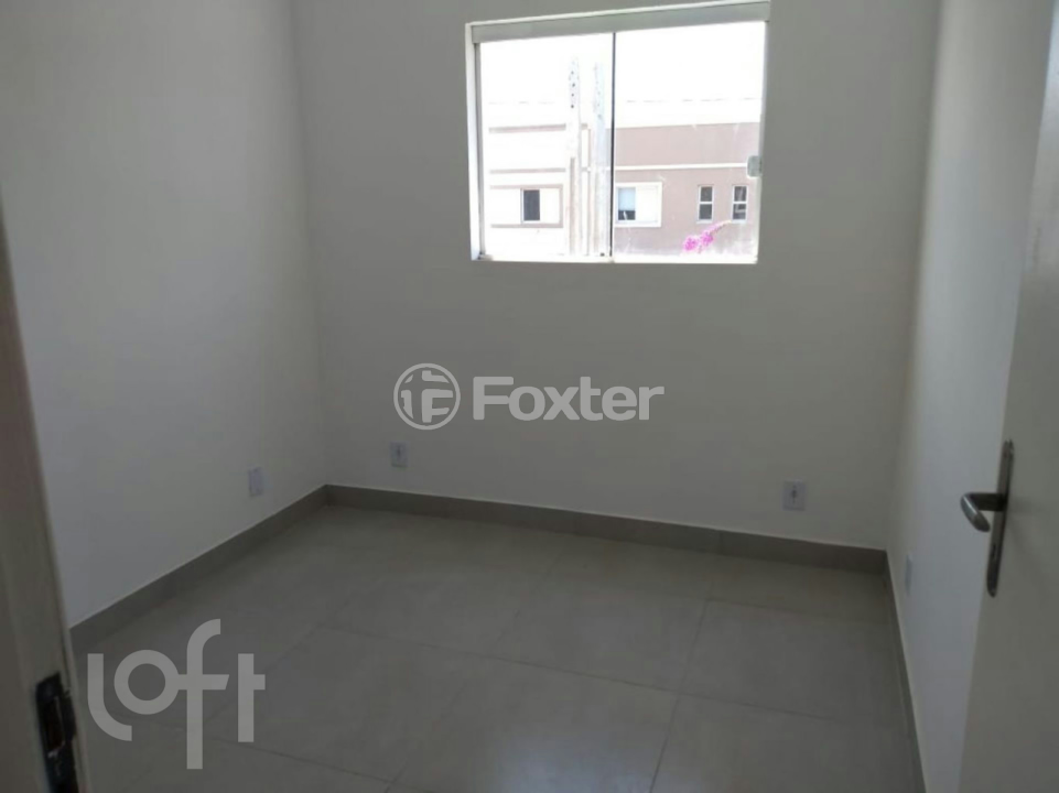 Casa à venda com 2 quartos, 50m² - Foto 2