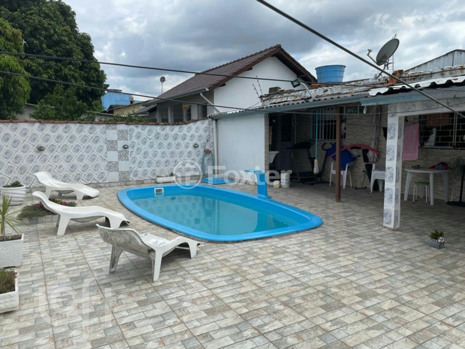 Casa à venda com 3 quartos, 110m² - Foto 2