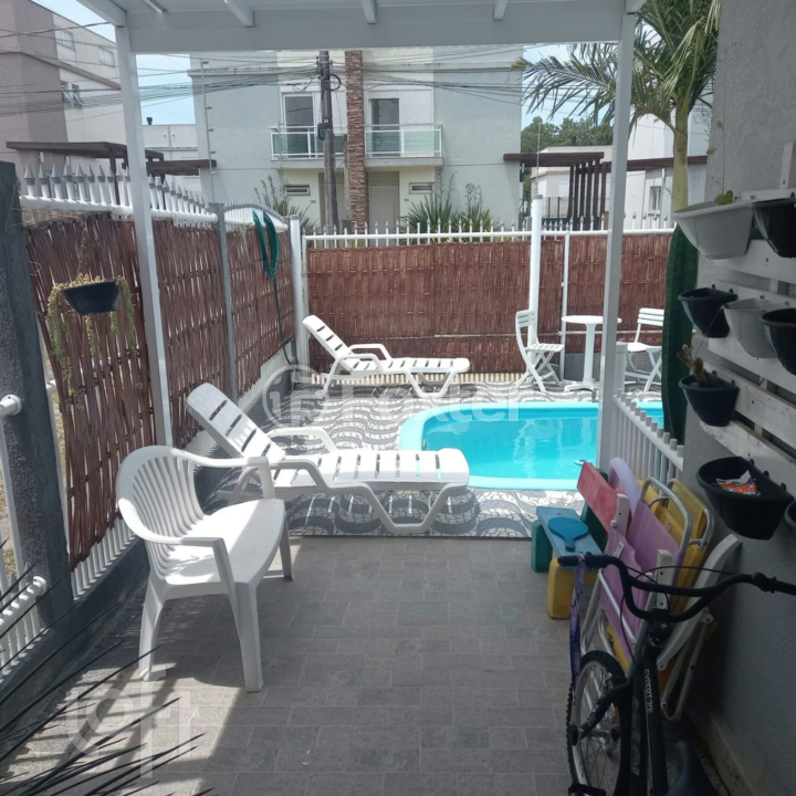 Casa à venda com 2 quartos, 78m² - Foto 1